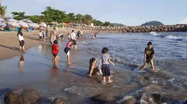 Hundreds of people pack Indonesia beach after official reopening