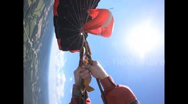 Insane eyewitness look when skydiver's first parachute FAILS but escapes using emergency chute