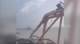 Ten-ton crane crashes into sea due to strong winds in eastern China