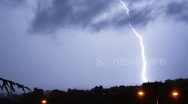 Thunderstorm lashes city in Greece with continuous lightning strikes