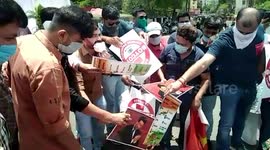 Indian protesters burn pictures of China's president as border tensions escalate