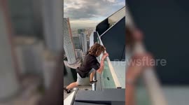Daredevil hangs from ledge of London skyscraper