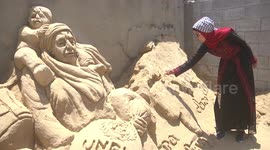Palestinian artist in Gaza makes sand sculpture for World Refugee Day