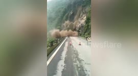 Dramatic landslide crashes down just in front of motorists in northern China