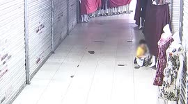 Mischievous kid sets three mannequins on fire for fun in China