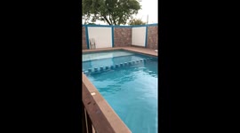 Water sloshes around in swimming pool during earthquake in Mexico