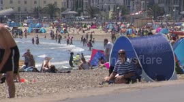 Sunseekers flock to beaches on UK's south coast as temperatures soar