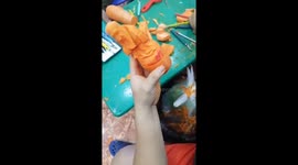 Vietnamese man impressively uses carrots to sculpt an old man fishing