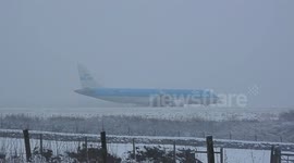 Flight departs in heavy Leeds snow