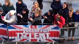 Simon Cowell late again for BGT auditions Manchester 2015