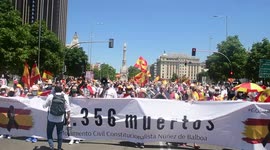 Miles de personas se suman a una protesta masiva contra el Gobierno de Pedro Sánchez este sábado