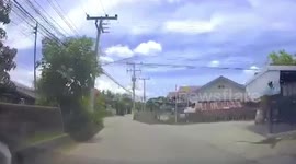 Cargo falls off the back of pick-up truck