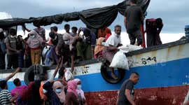 Indonesian fishermen rescue 100 Rohingya refugees fleeing Myanmar