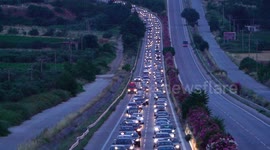 Huge traffic jam in Greece as thousands of tourists and locals return from weekend vocations in Halkidiki beaches