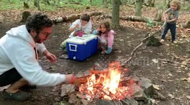 Canadian dad shows kids how to cook eggs with just a campfire