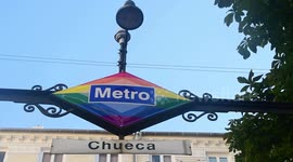 La estación de Chueca llevará para siempre la bandera arcoíris en el logo de Metro