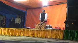 'Hammer Head Man of India' uses head to break objects in bizarre performance