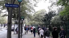 Dozens queue to receive COVID-19 tests in Paris