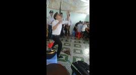 Gotta stay sharp! Man shows off knife-balancing skills ON HIS FACE