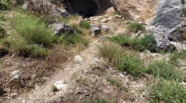 Grotte nel sentiero per