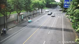 Police fine man driving submarine-shaped vehicle along Chinese road