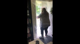 US teacher builds cuddle curtain to hug her students