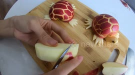 Create a turtle with an apple that attracts all eyes