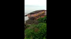 Watch - Part of Government school building collapsed in river in Bhagalpur