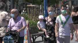San Sebastian beachgoers seen wearing masks as regional ruling makes it compulsory