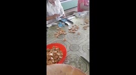 This isn't sped up! Vietnamese worker wraps candy ridiculously quick