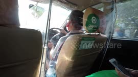 The Way of This Online Car Driver to Keep Social Distancing