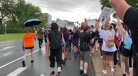 The moment BLM protestors in Bloomington, MN meet the Back the Blue rally