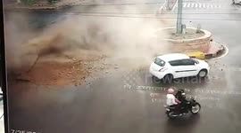 Major accident averted after water pipeline burst open in northern India