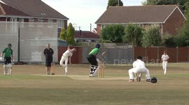 UK cricket umpire has nightmare as he changes decision FOUR times in seconds
