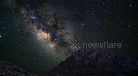 Impressive timelapse shows Milky Way passing over Texas mountain range