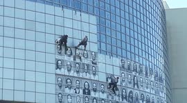 Covid19: removal of the portraits of health workers on the Opera Bastille (by the artist JR and the group