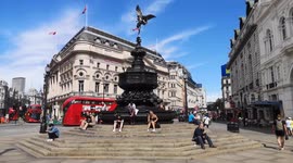 Londoners Enjoy The Hot 28 Degree Sunshine