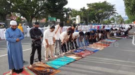 Indonesian Muslims perform Eid prayers with masks
