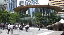 Long queues as Apple opens new store in Bangkok despite coronavirus uncertainty