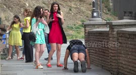 Hilarious falling over and playing it cool prank gets many laughs in Georgia