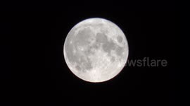Full 'Sturgeon Moon' rises to sparkle London skies