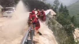 Chinese firefighters rescue motorists after car gets stranded in rapid floodwater