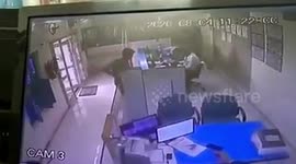 Armed robbers loot $7718 from bank in broad daylight in northern India
