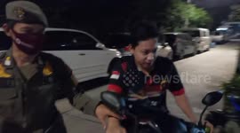 raids on the use of masks in the covid 19 red zone, a man was convicted in singing Indonesian Independence Day songs