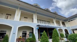 Huge python terrifies school children after hanging down above door frame