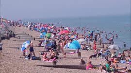 August heatwave sees Britons flock to beach in Kent