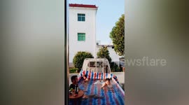 Chinese father turns truck trunk into swimming pool for children