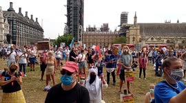 Nurses and NHS staff protest in London to demand higher wages