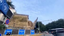 Protective wall of 600-year-old ancient building collapses, damaging vehicles in north China