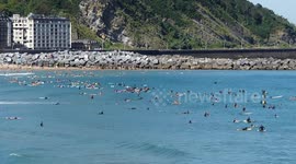 Massification of surfing in urban beaches - Masificacion del surf en playas urbanas